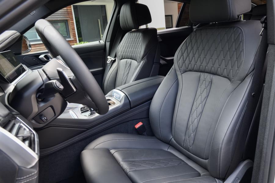 Интерьер BMW X6 xDrive30d M Sport (G06) 2019 года  (WW) (фото 29 из 38)